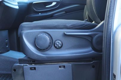 Car image 37