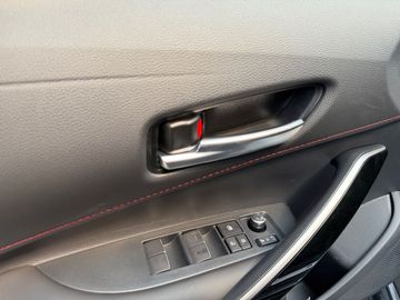 Car image 18