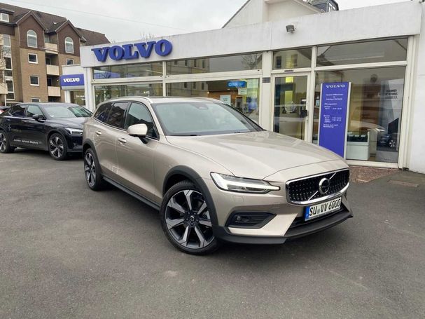 Volvo V60 Cross Country AWD B4 145 kW image number 3