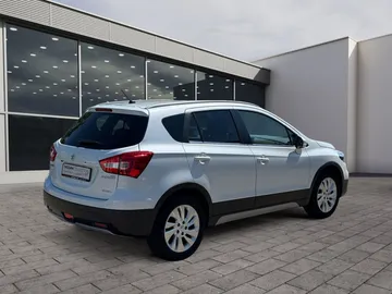Car image 5