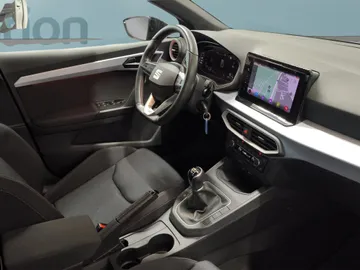 Car image 20
