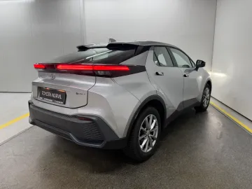Car image 23