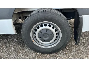 Car image 36