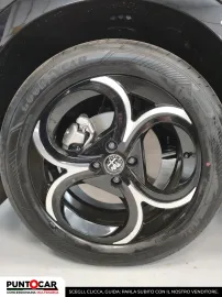 Car image 34