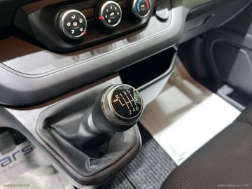 Car image 32