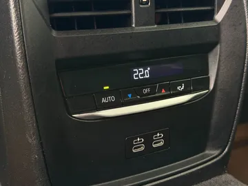 Car image 32