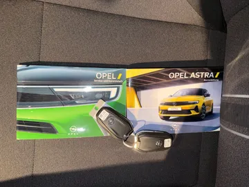 Car image 19
