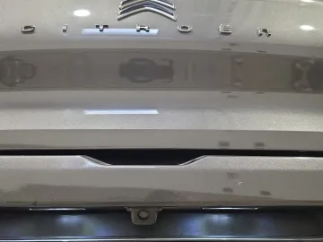 Car image 28