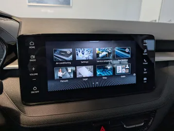 Car image 19