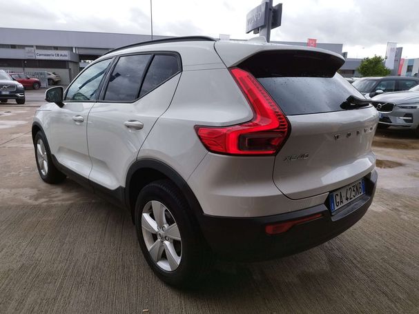 Volvo XC40 1.5 T2 Momentum 95 kW image number 5