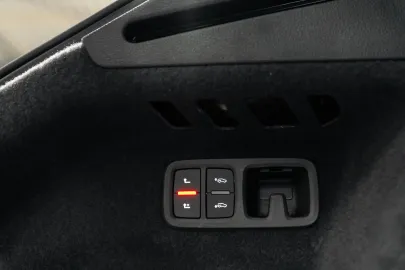 Car image 48