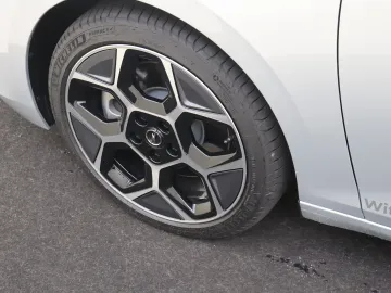 Car image 38