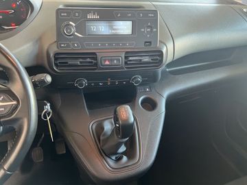 Car image 15