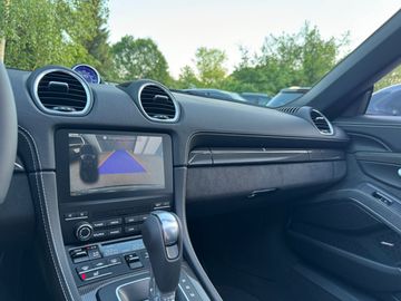 Car image 25