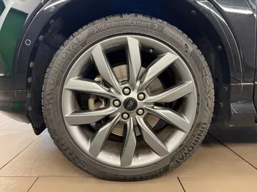 Car image 28
