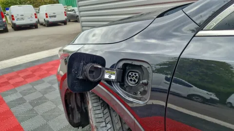 Car image 32
