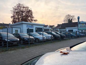 Car image 27