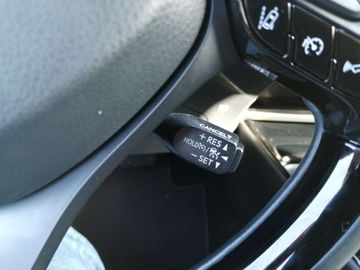 Car image 32