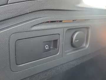 Car image 34