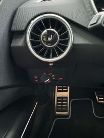 Car image 40