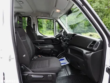 Car image 40