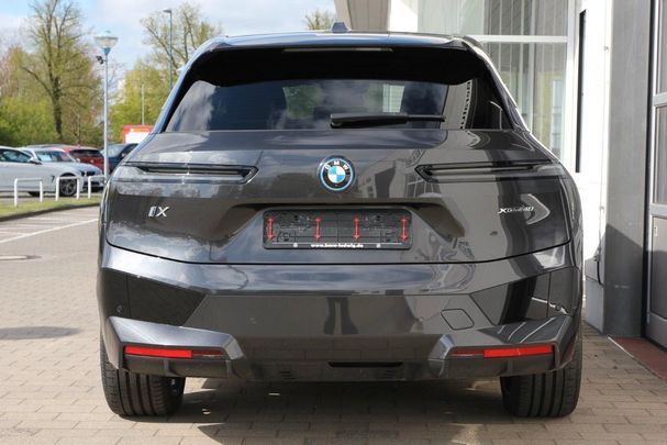 BMW iX xDrive40 240 kW image number 6