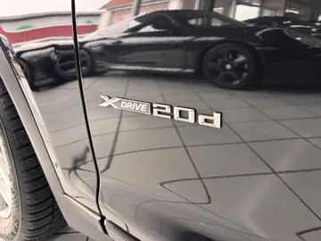 Car image 32