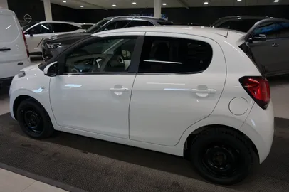 Car image 4