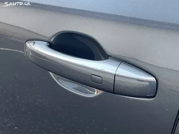 Car image 27