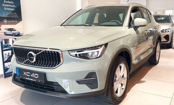 Volvo XC40 B4 145 kW image number 1