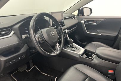 Car image 12