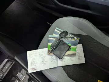Car image 26