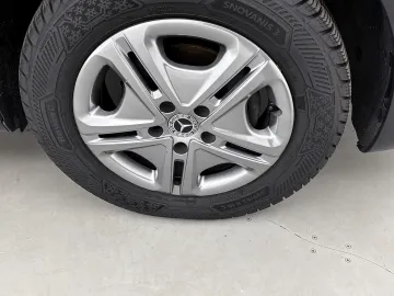 Car image 35