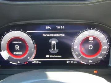 Car image 27