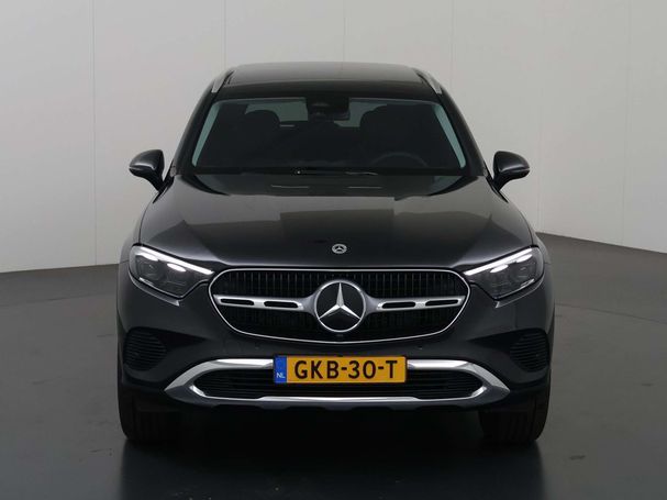 Mercedes-Benz GLC 300 e AMG Line 4Matic 230 kW image number 2