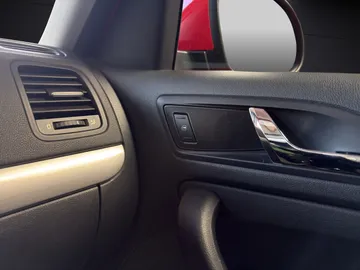 Car image 36