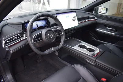 Car image 26