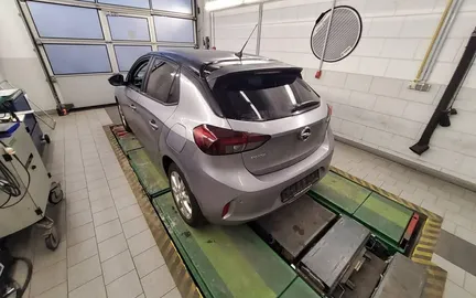 Car image 4