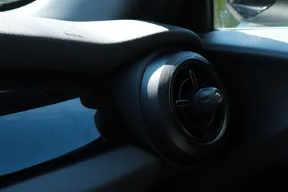 Car image 36