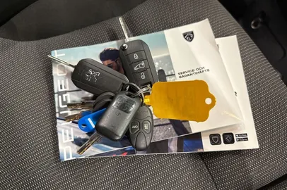 Car image 23