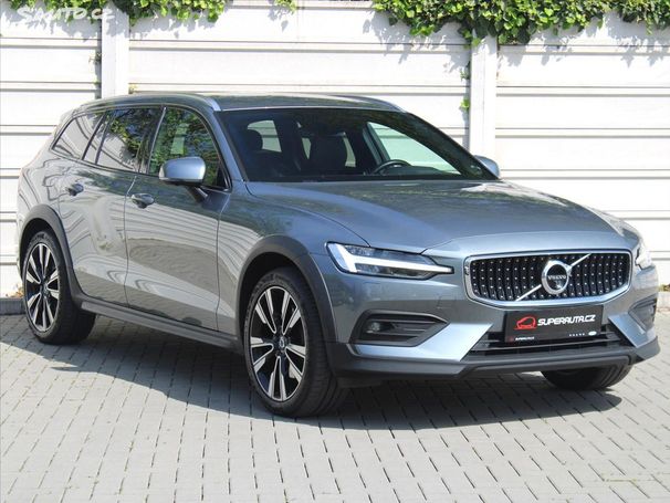 Volvo V60 Cross Country D4 AWD 140 kW image number 2