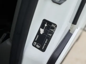 Car image 27