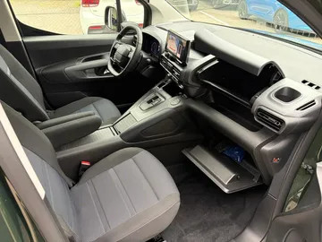 Car image 21