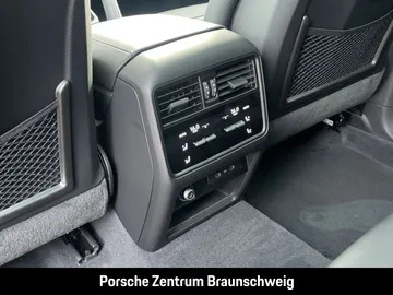 Car image 35