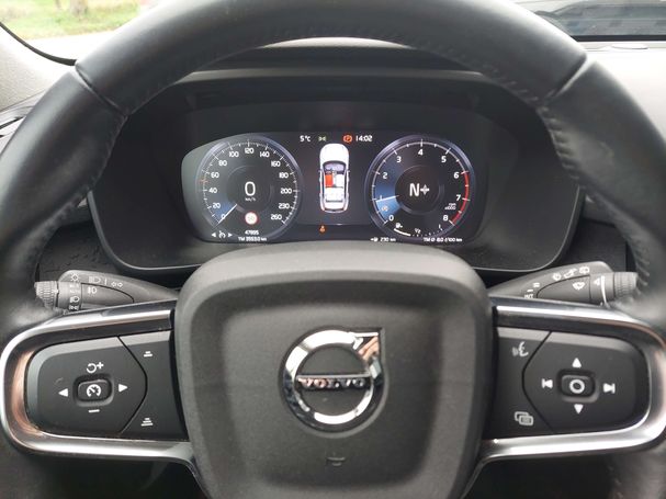 Volvo XC40 1.5 T2 Momentum 95 kW image number 5