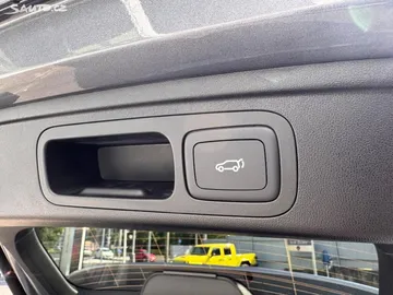 Car image 34