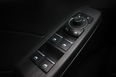 Car image 37