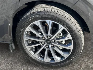 Car image 27