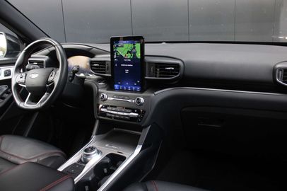 Car image 13