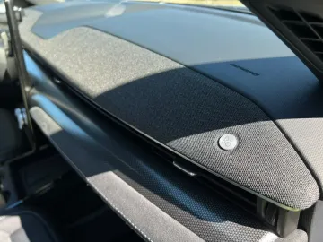 Car image 40